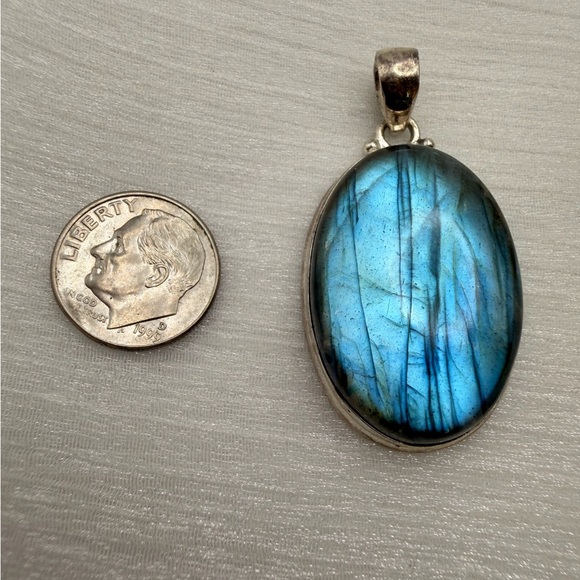 S925 Labradorite Oval Pendant - Picture 4 of 5